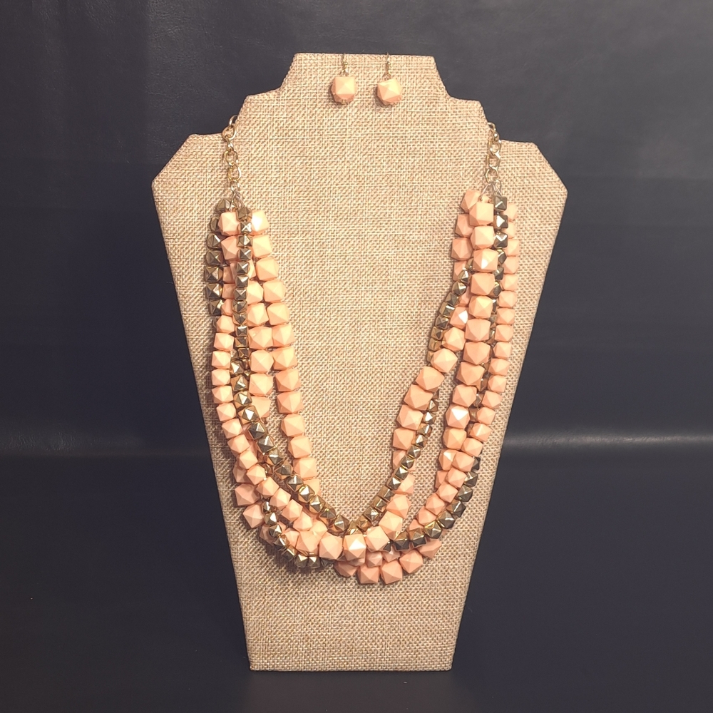 Vintage Women's 5 Strand Peach/Gold Tone Acrylic necklace